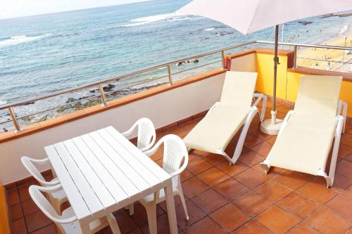 Suite con terraza y vistas al océano del hotel Maype Canteras. Foto 1