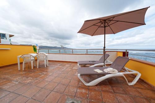 Suite con terraza y vistas al océano del hotel Maype Canteras. Foto 3