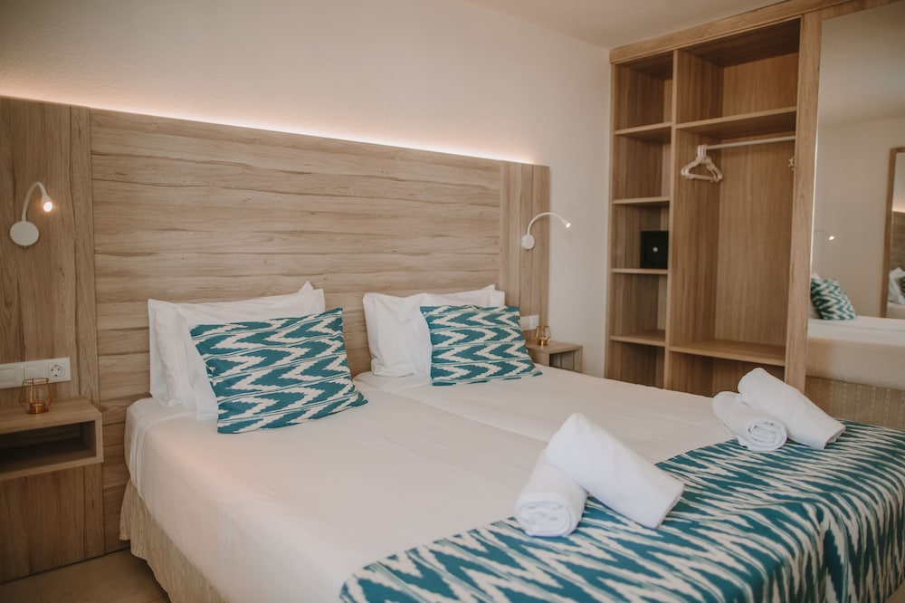Apartamento Vista Piscina Sofá Cama incluido 2 Camas individuales kitchenette Normal del hotel Aparthotel Playa Del Sol - Adults Only. Foto 4