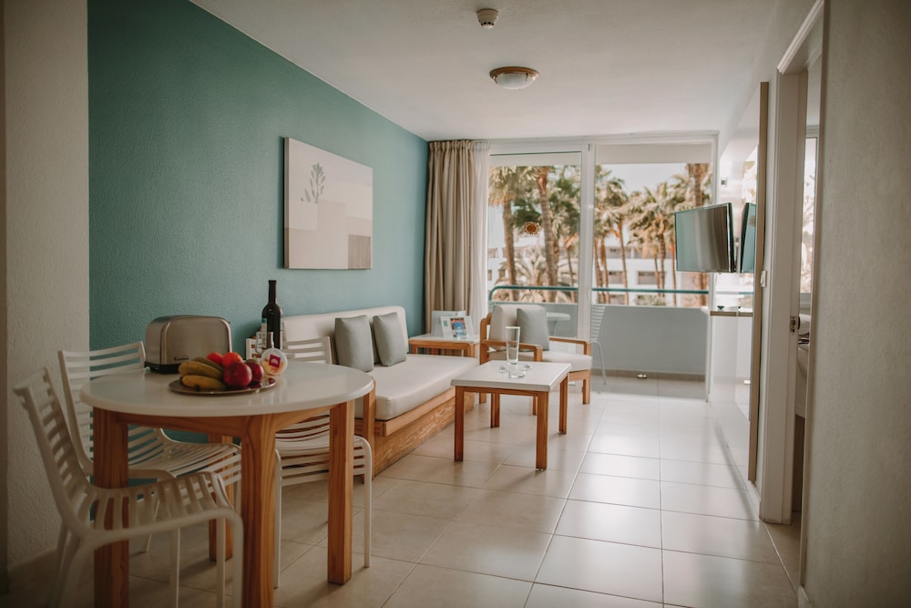 Apartamento Vista Piscina Sofá Cama incluido 2 Camas individuales kitchenette Normal del hotel Aparthotel Playa Del Sol - Adults Only. Foto 5