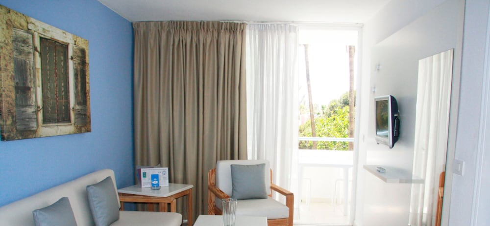 Apartamento, 2 habitaciones, vistas a la piscina del hotel Aparthotel Playa Del Sol - Adults Only. Foto 7