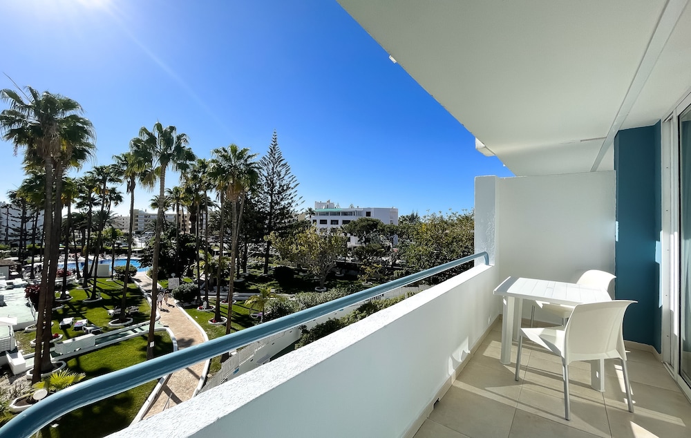 Apartamento, 2 habitaciones, vistas a la piscina del hotel Aparthotel Playa Del Sol - Adults Only. Foto 9
