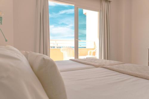 Habitación Doble del hotel Rosamar Ibiza. Foto 4