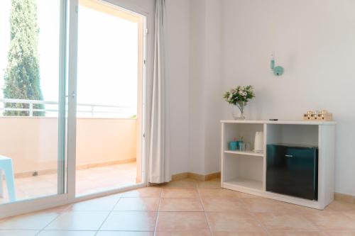 Habitación Doble Superior del hotel Rosamar Ibiza. Foto 1