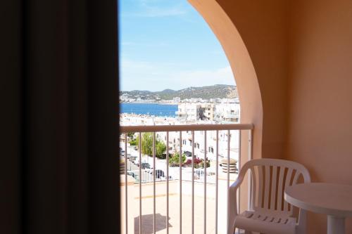 Estudio con terraza del hotel Rosamar Ibiza. Foto 1