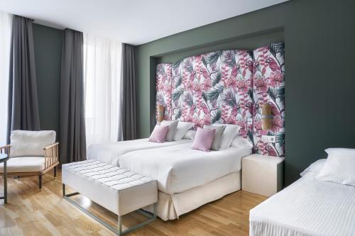 Habitación Doble con Cama supletoria del hotel Vincci Seleccion Posada del Patio
