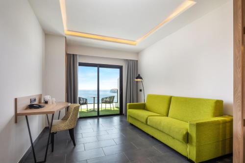 Habitación Doble con vistas al mar del hotel Occidental Roca Negra Adults Only. Foto 1