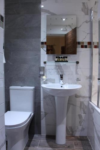 Habitación Doble con baño privado del hotel Cheshire Central London