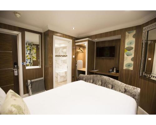 Habitación Doble con baño privado del hotel Cheshire Central London. Foto 4