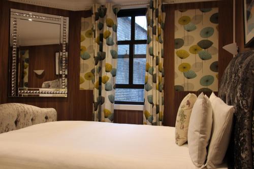 Habitación Doble con baño privado del hotel Cheshire Central London. Foto 15