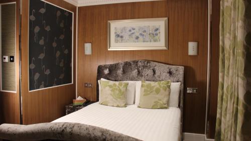 Habitación Doble con baño privado del hotel Cheshire Central London. Foto 16
