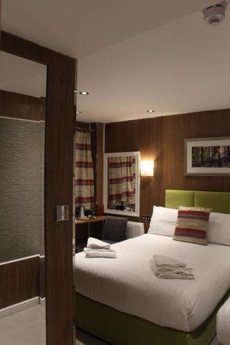 Habitación Triple del hotel Cheshire Central London. Foto 2