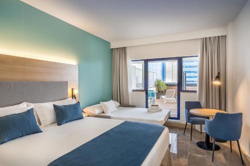 Habitación Doble con terraza del hotel Occidental Murcia Agalia. Foto 7