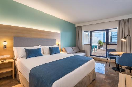 Habitación Doble con terraza del hotel Occidental Murcia Agalia. Foto 8