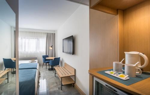 Habitación Triple del hotel Occidental Murcia Agalia. Foto 4