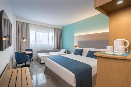 Habitación Triple del hotel Occidental Murcia Agalia. Foto 5