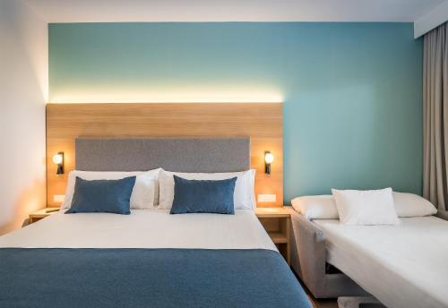 Habitación Triple del hotel Occidental Murcia Agalia. Foto 9