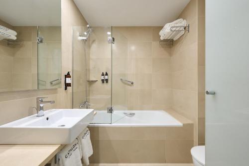 Habitación Doble Superior - 1 o 2 camas del hotel Catalonia La Boquería. Foto 1