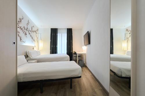 Habitación Triple del hotel Catalonia La Boquería