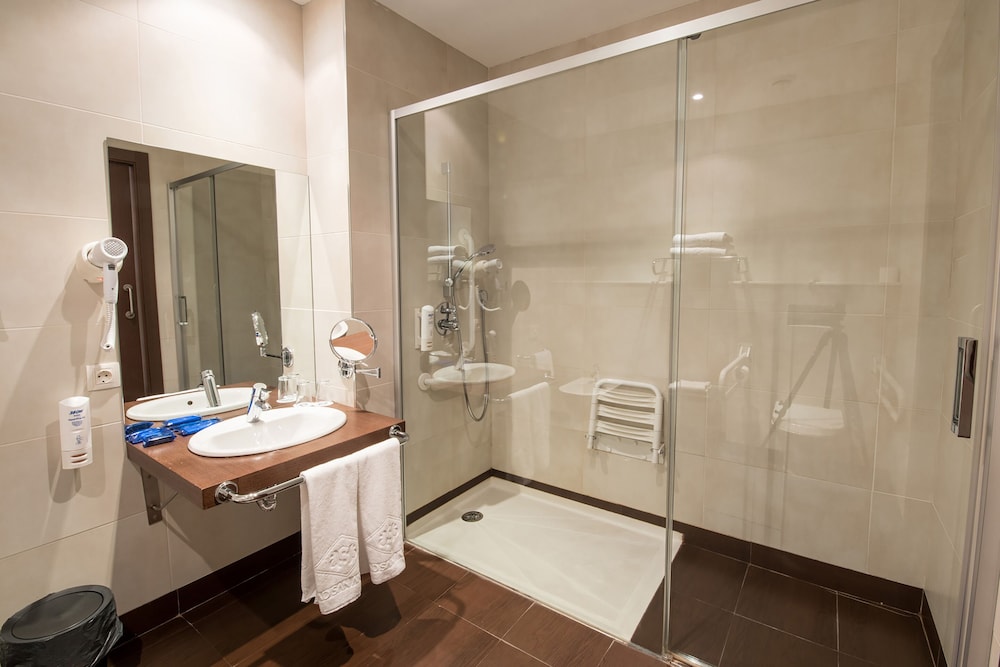 Habitación doble, accesible para personas con discapacidad del hotel Abad San Antonio. Foto 3