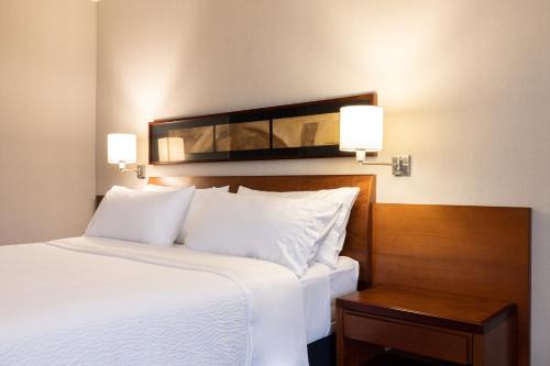 Habitación Doble con 2 camas dobles adaptada para personas con movilidad reducida del hotel Holiday Inn Santiago - Airport Terminal
