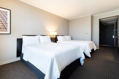 Habitación Estándar - 2 camas grandes del hotel Holiday Inn Santiago - Airport Terminal. Foto 3