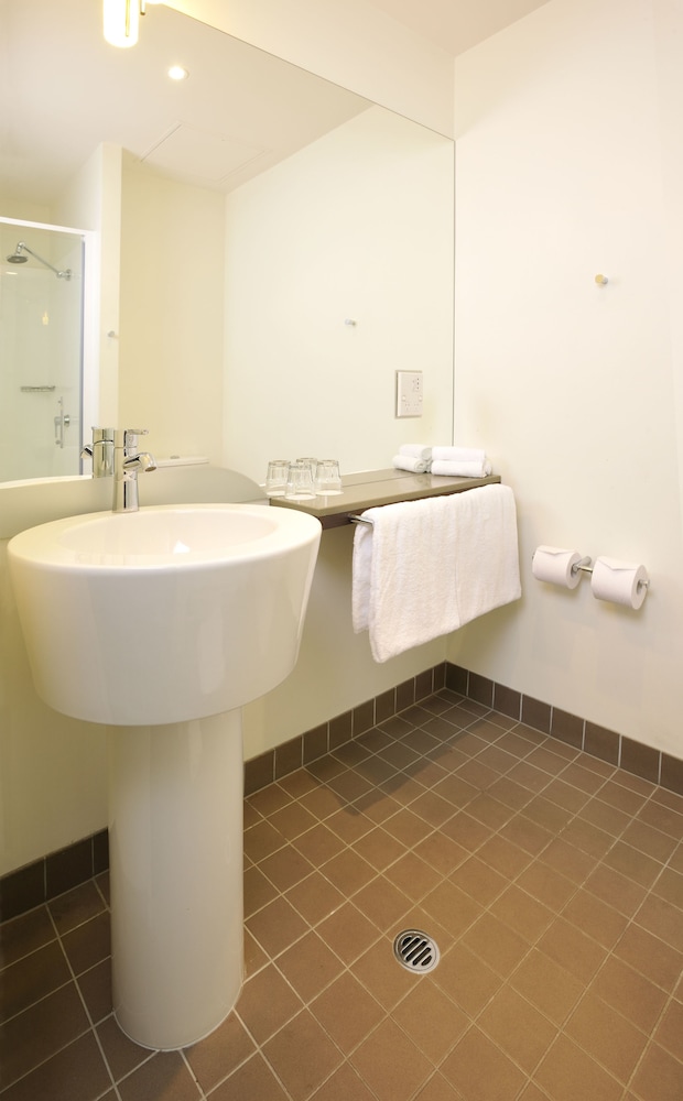 Habitación Estándar con 1 Cama Queen Accesible del hotel Ibis Melbourne Glen Waverley. Foto 3