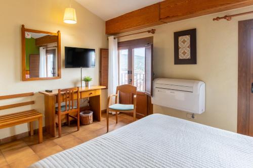 Habitación Doble Superior con vistas a la montaña - 1 o 2 camas del hotel Rey Don Jaime. Foto 4