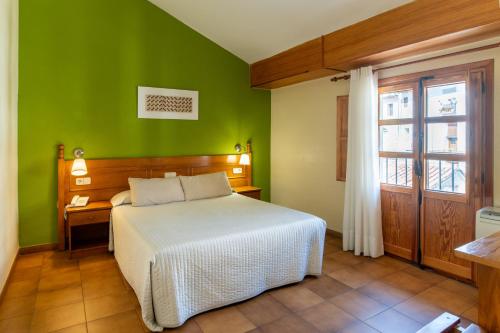 Habitación Doble con balcón - 1 o 2 camas del hotel Rey Don Jaime. Foto 9