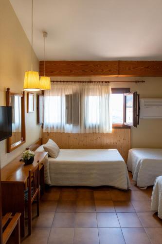 Habitación Triple del hotel Rey Don Jaime. Foto 4