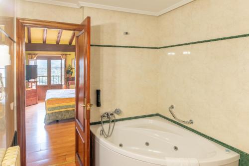 Suite Junior del hotel Rey Don Jaime. Foto 14