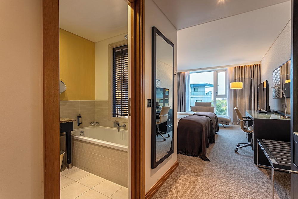 Habitación Premium con 2 camas individuales, 2 camas individuales del hotel Pestana Chelsea Bridge & Spa. Foto 4