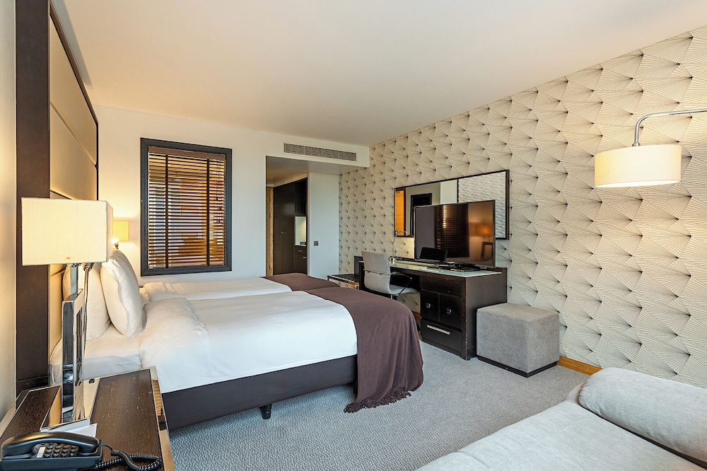 Habitación Deluxe con 2 camas individuales del hotel Pestana Chelsea Bridge & Spa. Foto 2