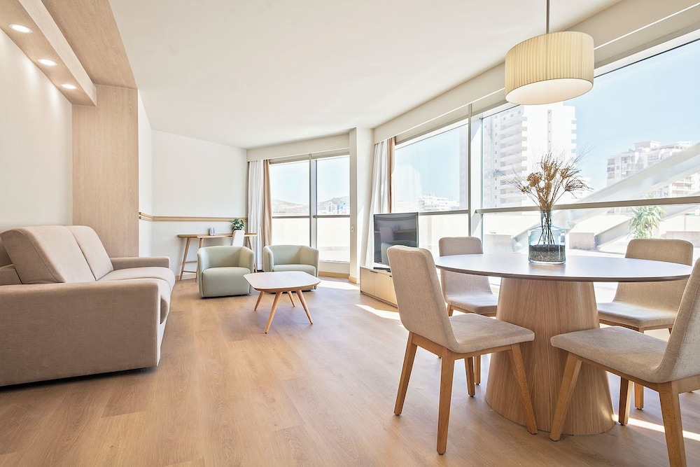 Suite junior, vistas parciales al mar del hotel Cullera Holiday. Foto 6