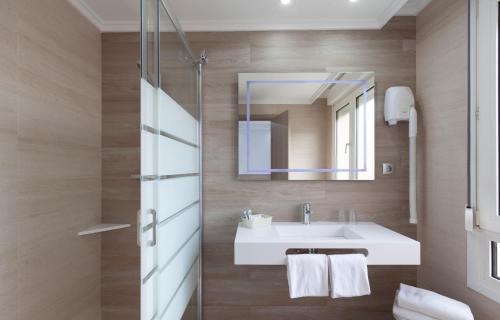 Habitación Triple del hotel Olympia Ronda Ii. Foto 9