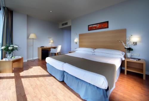 Habitación cuádruple del hotel Exe Sevilla Palmera. Foto 1