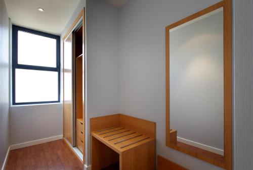 Habitación cuádruple del hotel Exe Sevilla Palmera. Foto 2