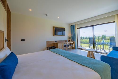Habitación doble Vista Parcial Mar Superior 1 Cama queen Sofá Cama incluido Normal del hotel Impressive Playa Granada. Foto 2