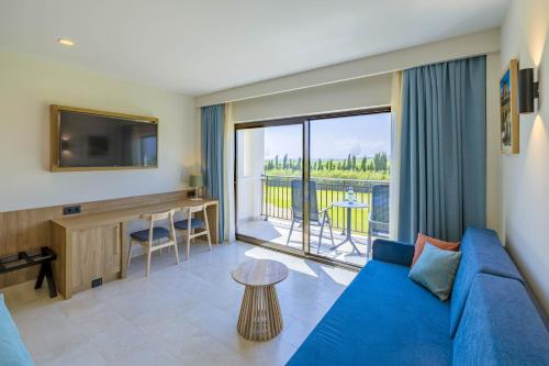 Habitación doble Vista Parcial Mar Superior 1 Cama queen Sofá Cama incluido Normal del hotel Impressive Playa Granada. Foto 4