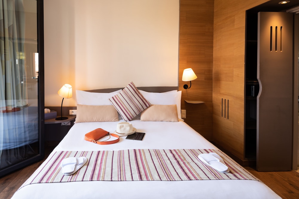 Habitación doble Superior Vista ciudad Sofá Cama incluido 1 Cama doble del hotel Novotel Marrakech Hivernage. Foto 4