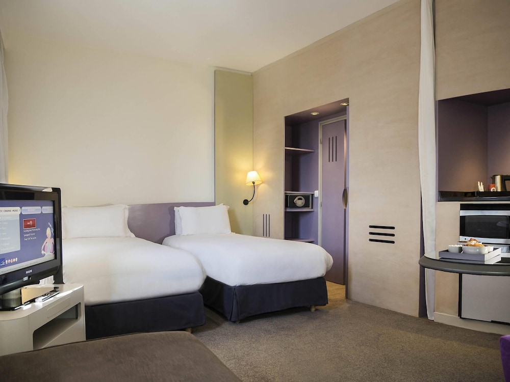 Habitación superior con 2 camas individuales, varias camas del hotel Novotel Marrakech Hivernage