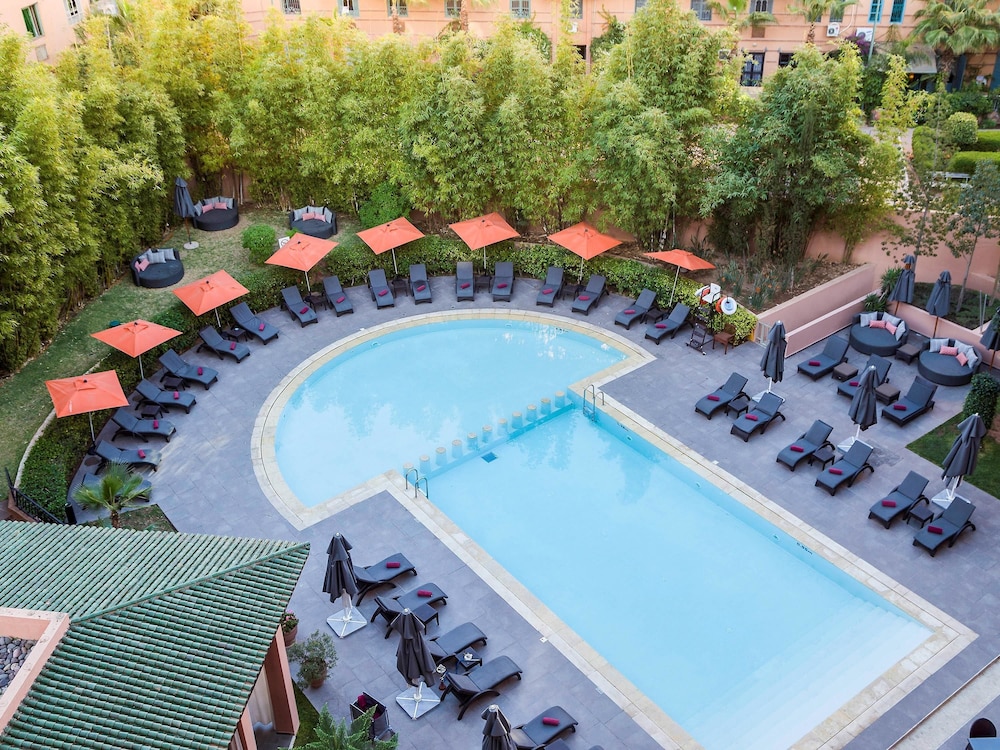 Habitación superior con 2 camas individuales, varias camas del hotel Novotel Marrakech Hivernage. Foto 9