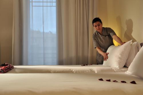 Habitación Doble Superior con sofá - 2 camas del hotel Novotel Marrakech Hivernage. Foto 7