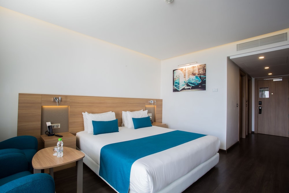Habitación doble superior, 1 cama de matrimonio, vistas al mar del hotel Fredj and Spa. Foto 1