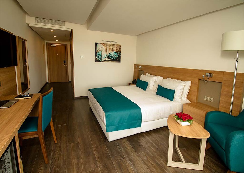 Habitación doble superior, 1 cama de matrimonio, vistas al mar del hotel Fredj and Spa. Foto 3