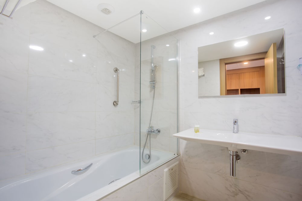Habitación doble superior, 1 cama de matrimonio, vistas al mar del hotel Fredj and Spa. Foto 4