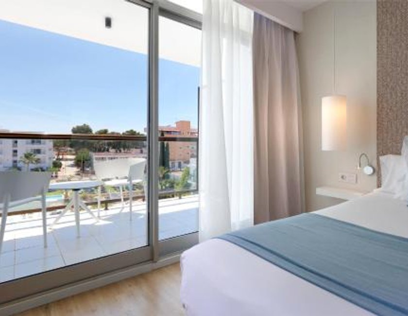 Alojamiento Doble con vistas a la piscina del hotel AluaSoul Ibiza -Adults Only - Hyatt Inclusive Collection. Foto 1