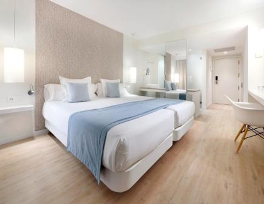 Alojamiento Doble con vistas a la piscina del hotel AluaSoul Ibiza -Adults Only - Hyatt Inclusive Collection. Foto 3