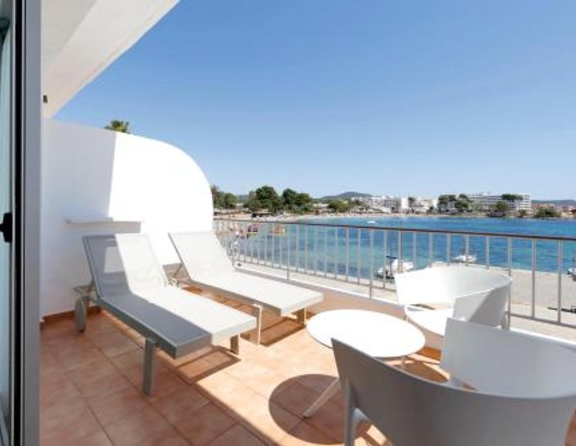 Suite Junior con vistas frontales al mar del hotel AluaSoul Ibiza -Adults Only - Hyatt Inclusive Collection. Foto 1