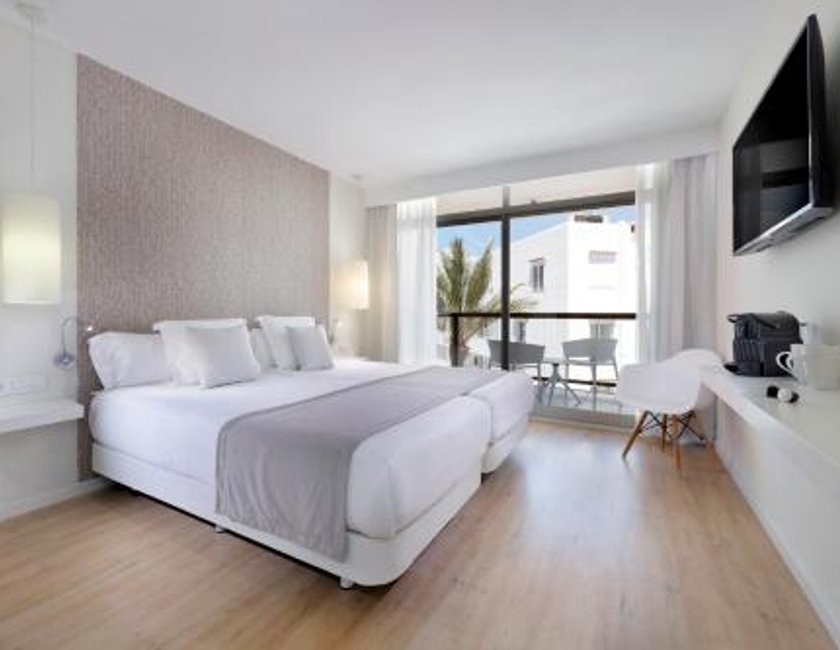 Habitación Doble Superior con vistas al mar del hotel AluaSoul Ibiza -Adults Only - Hyatt Inclusive Collection. Foto 1